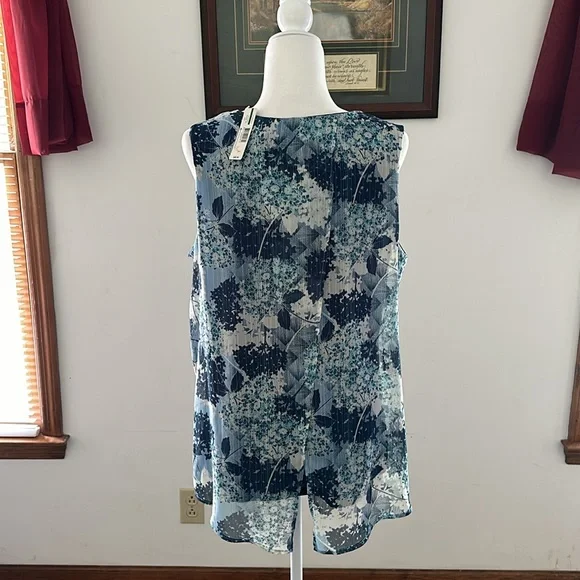 New direction, women’s sleeveless blouse lined. New with tags. Light/Dark Blue. - Picture 8 of 11